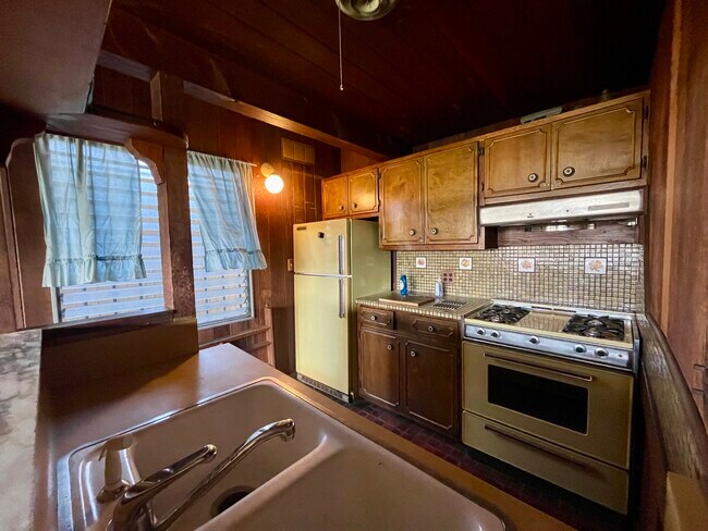 Building Photo - 7225 Pacific View Dr