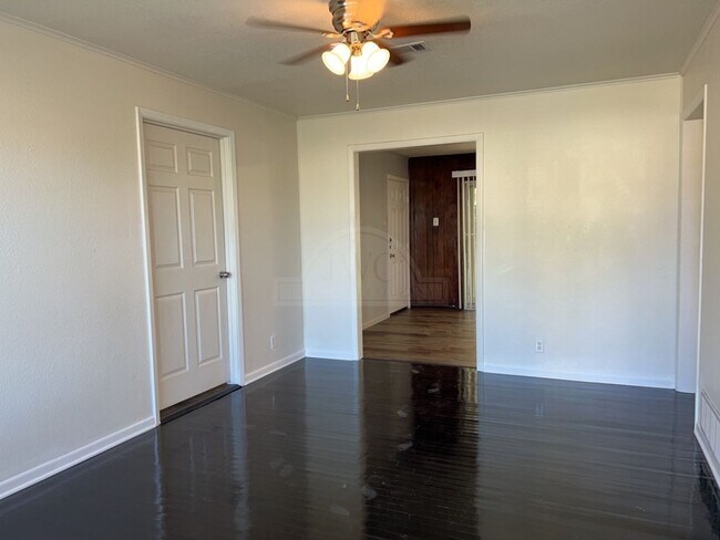Building Photo - 908 Jefferies, Killeen