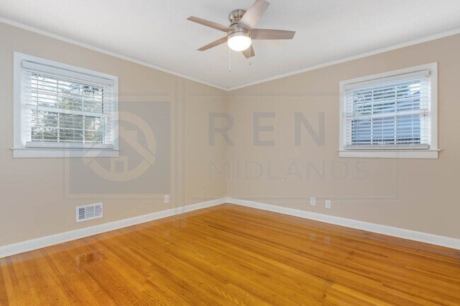 Building Photo - 2532 Parkwood Dr