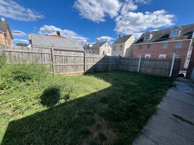 Building Photo - Available Now! 3BR HOME IN ALLENTOWN!