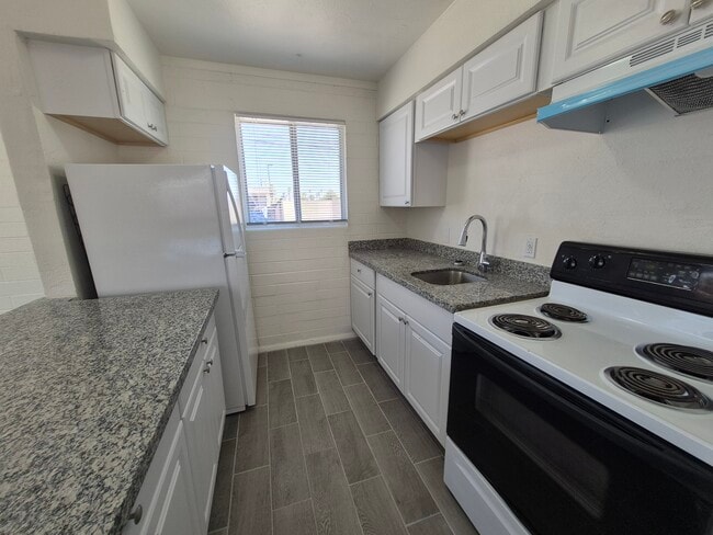 Building Photo - Patio Apartments