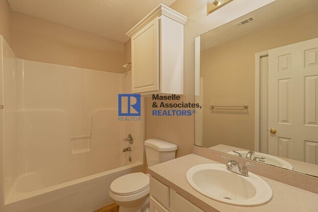 Building Photo - 2 Bed 2 Bath Near the Reservoir