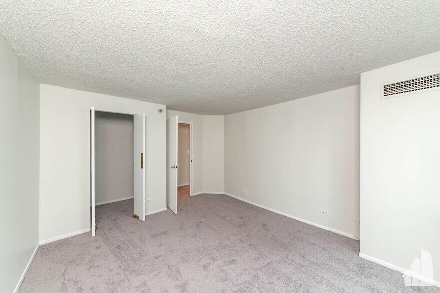 Building Photo - 195 N Harbor Dr