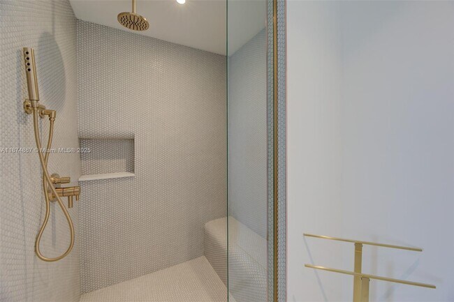 Building Photo - 2678 Tigertail Ave
