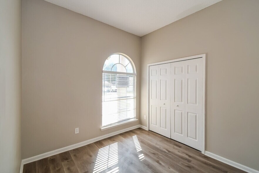Building Photo - 2711 Ravine Hill Dr