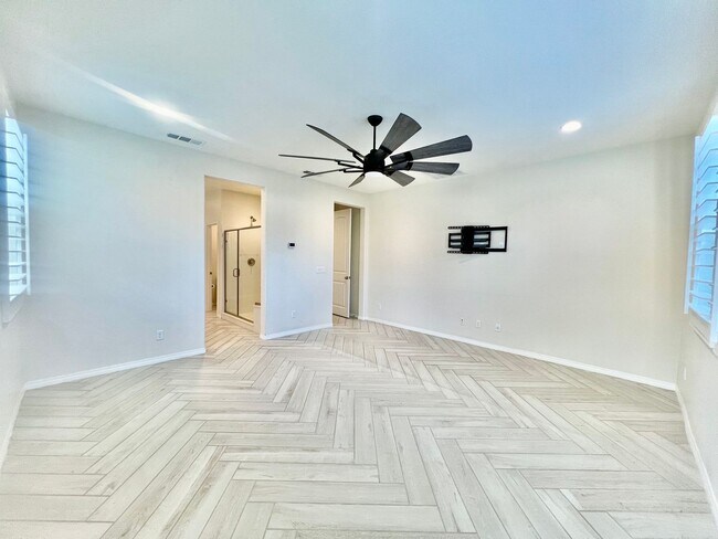 Building Photo - AVAILABLE NOW!! STUNNING 4 Bed/ 3.5 Bath POOL HOME in La Quinta!