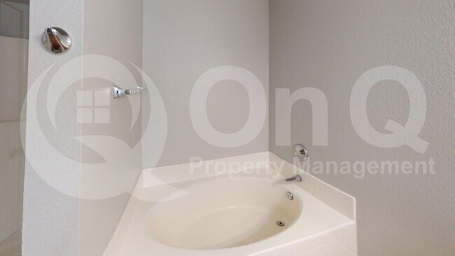 Building Photo - 1505 Stewart Dr