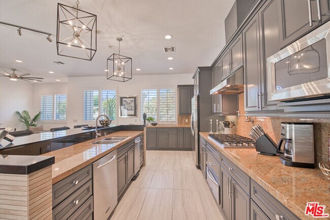 Building Photo - 36422 Sandsal Cir