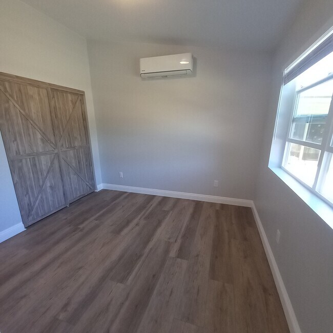 Bedroom with private bathroom - 3640 Catalina Dr