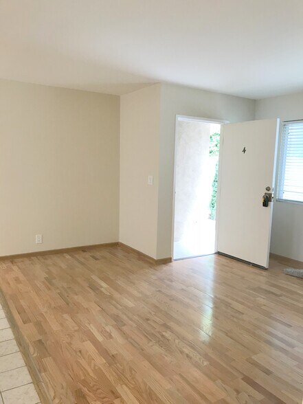 Building Photo - 1126 Cypress Ave