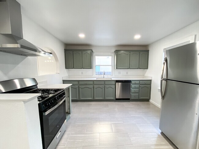 Building Photo - 3509 E 4th St