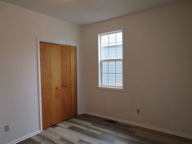 Building Photo - 2 Bed / 1 Bath House