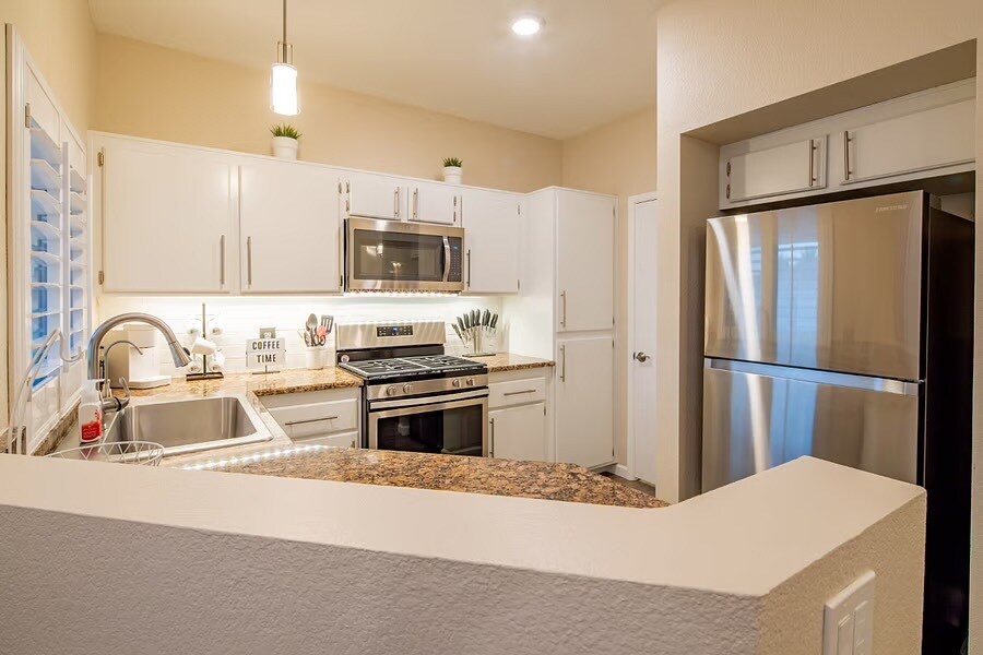 Building Photo - 251 S Green Valley Pky