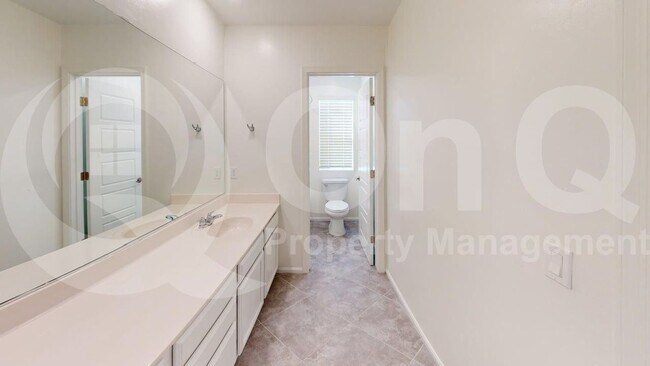 Building Photo - 8021 S Silver Lillie Way