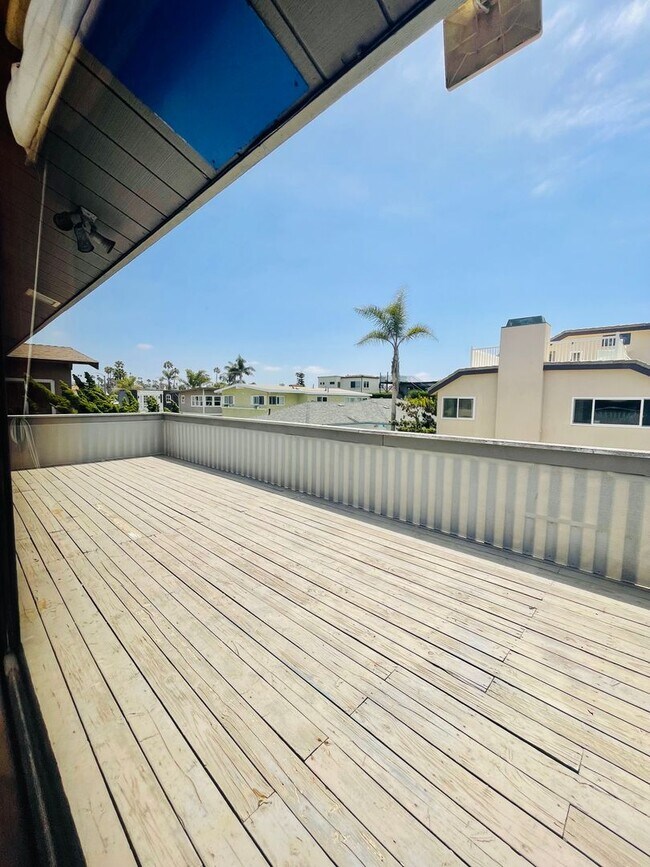 Building Photo - Coastal Living just step away from the BEACH~ Spacious - 3 story home with large living/dining ar...