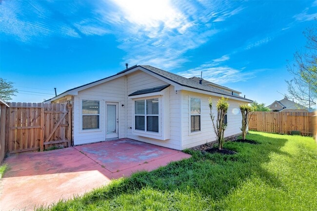 Building Photo - 24807 Lazy Tee Ln