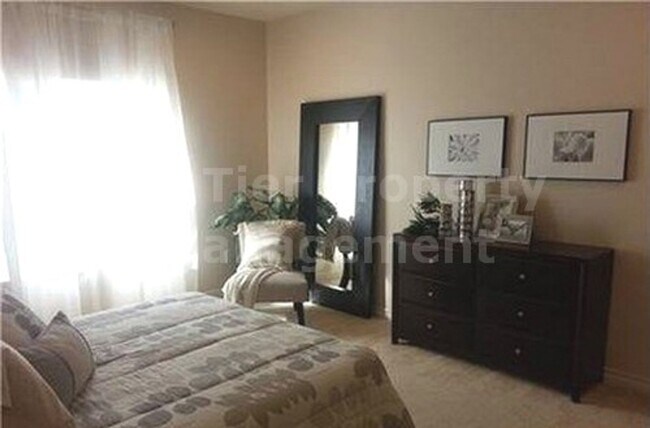 Building Photo - $1000 Move in Discount***Beautiful 2 bed/2 bath Condo in the Heart of Hillcrest - Available NOW*