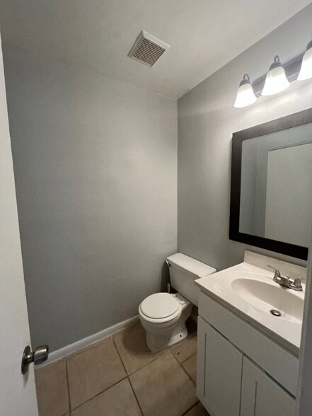 Building Photo - 1370-1376 6 Iron Dr