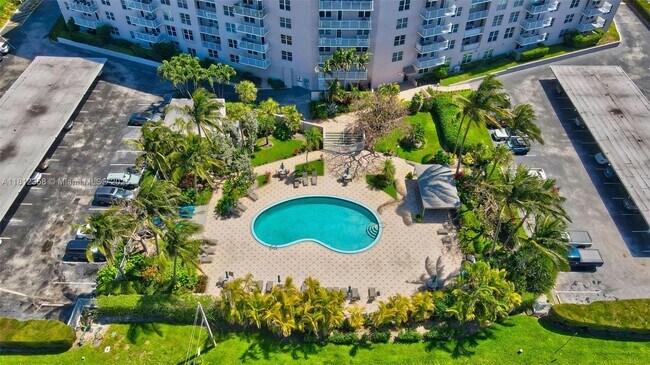 Building Photo - 2851 S Ocean Blvd