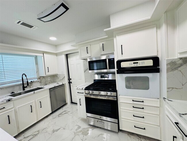 Building Photo - 7131 Carvel Ln