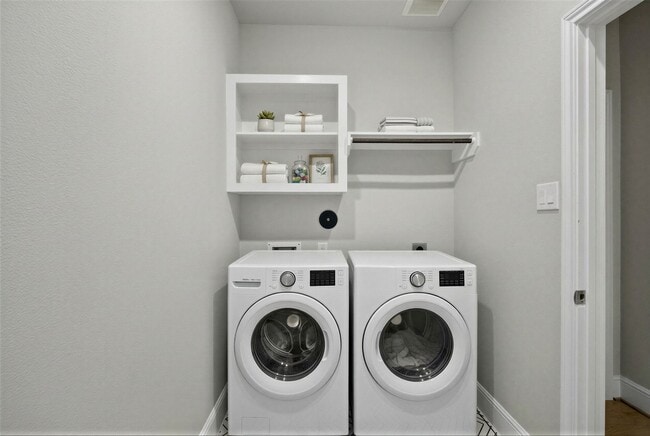 Building Photo - 3031 Lantana Trl