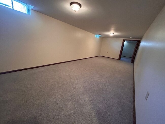 Building Photo - Cute 3 bed 1 bath