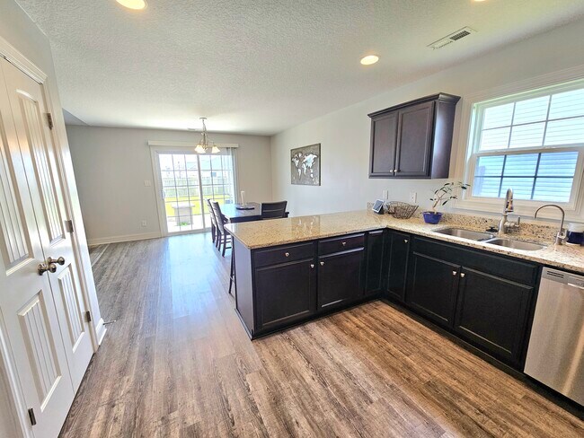 Building Photo - 440 Worsley Wy