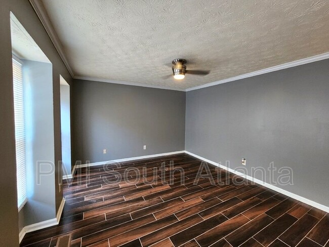 Building Photo - 143 Forrest Ave