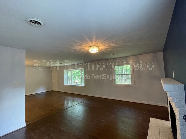Building Photo - 3600 Ghent Dr