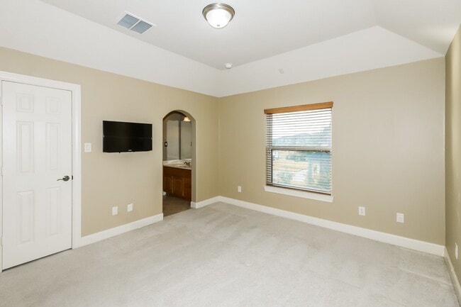 Building Photo - 3909 Pebble Brook Dr