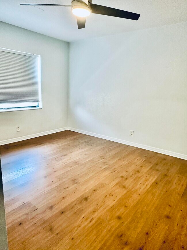 Building Photo - 17768 Maplewood Dr