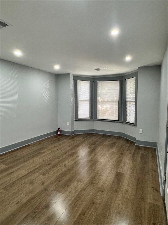 Building Photo - 170 Putnam St