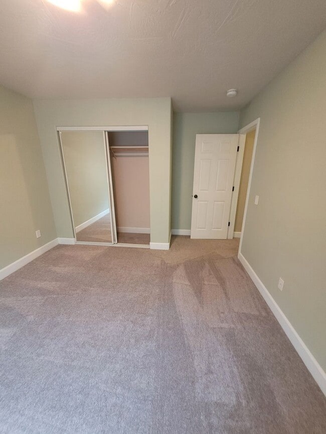 Building Photo - Charming and Spacious 3BB/2.5BA home for rent!  AVAILABLE NOW