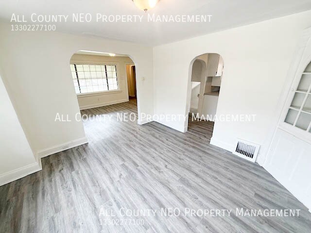 Building Photo - 897 McKinley Ave