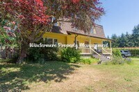 Building Photo - Peaceful and bright 3 bed in Kingston, walk to ferry, with Dry Sauna!