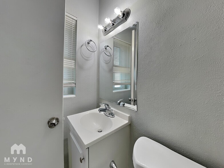 Building Photo - 4307 Sky Line Dr