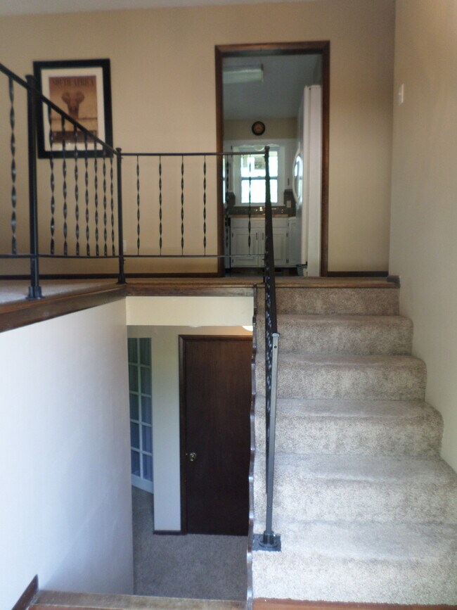 Building Photo - SHORT TERM LEASE ONLY