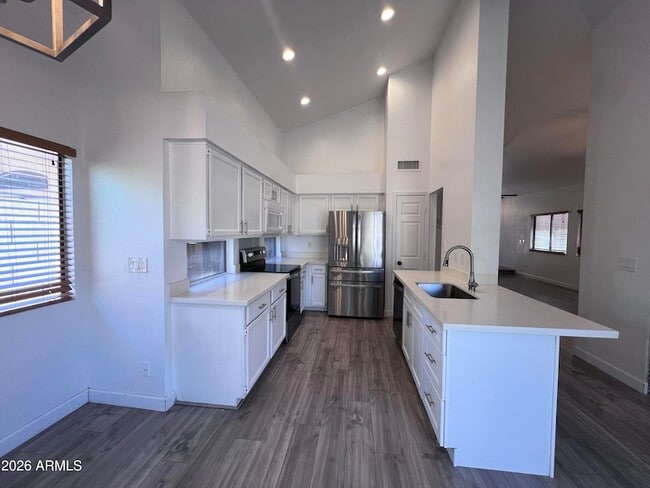 Building Photo - 4568 W Ivanhoe St