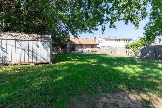 Building Photo - Charming Eastmoor Home: Perfect for Your New Adventure!