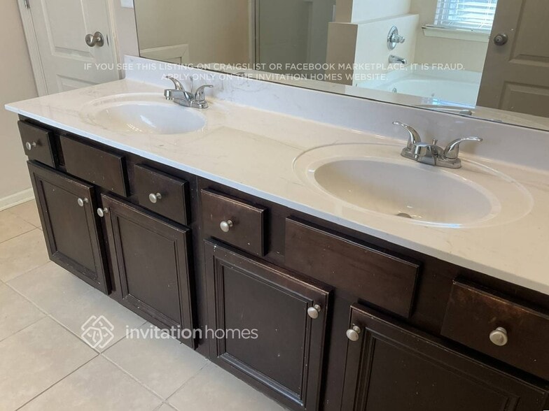 Building Photo - 3670 Brookhollow Dr