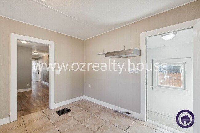 Building Photo - 1005 Elysian Ave