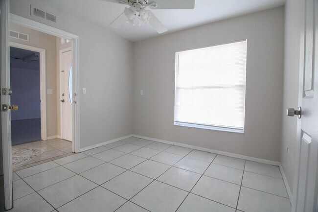 Building Photo - 13859 Glasser Ave