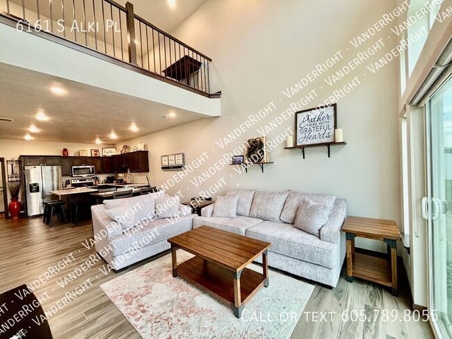 Building Photo - 6161 S Alki Pl