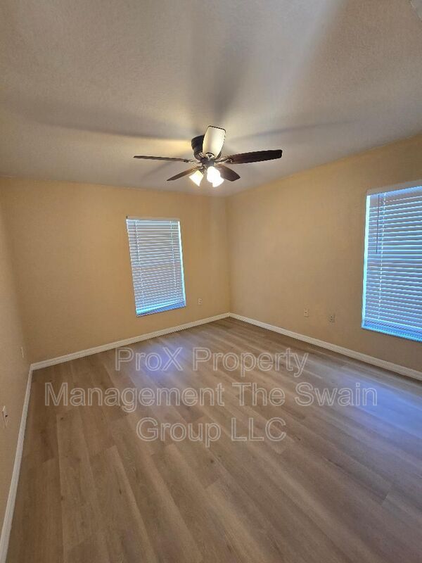 Building Photo - 1826 Lake Mariam Dr