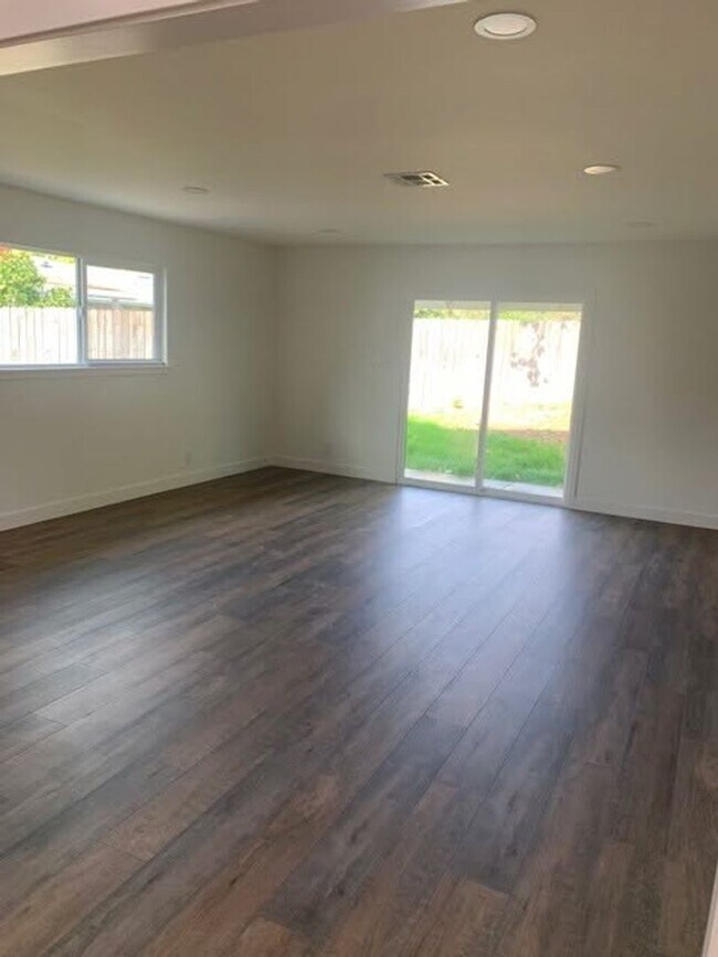 Building Photo - 9105 Feather River Way
