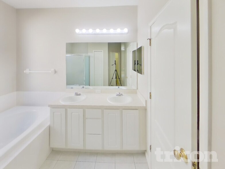 Building Photo - 13347 Haverhill Dr