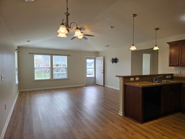 Building Photo - 1328 Valor Rd