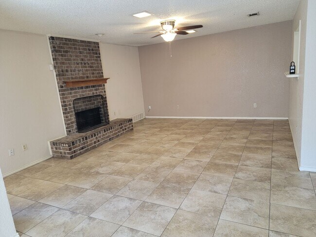 Building Photo - 6433-6435 Brookhaven Trail