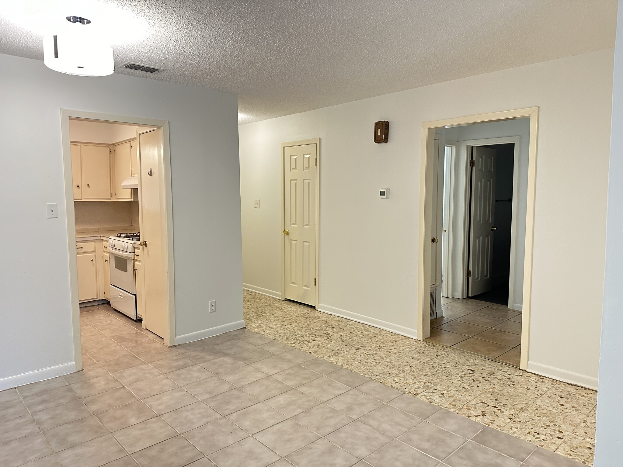 Building Photo - 2701 Sweeney Ln