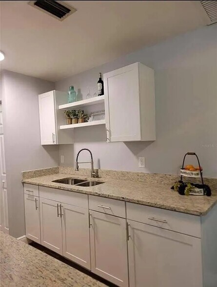 Building Photo - 1103 Cypress Gardens Blvd